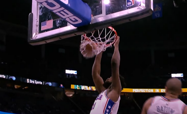 Gražiausias NBA nakties epizodas - J. Embiido efektinga ataka (VIDEO)